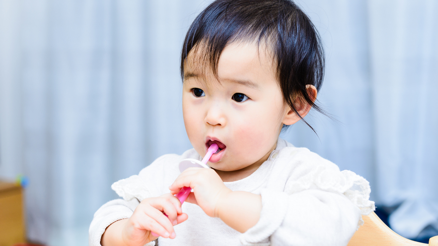 [How To Care For Your Baby's Gum & Teeth] - [Baby Brushing Teeth]