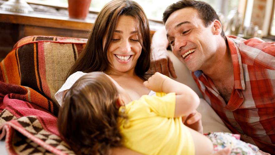 how dads can help in breastfeeding